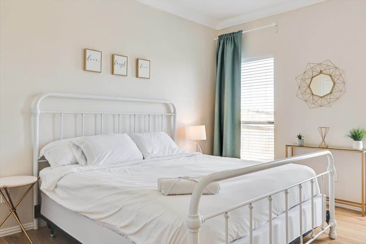 2 slaapkamers, een bureau, een strijkplank/strijkijzer, wifi