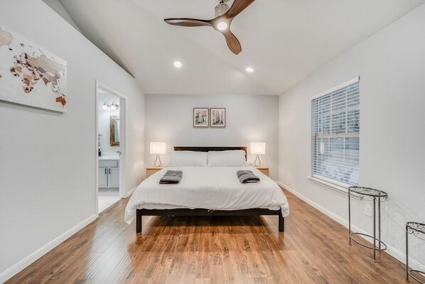 5 bedrooms, desk, iron/ironing board, WiFi