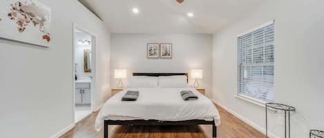 5 habitaciones, escritorio, tabla de planchar con plancha y wifi