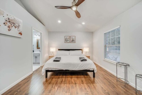 Spacious 5BR/2.5B Home with Pool