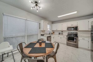 Fridge, microwave, oven, stovetop - Spacious 5BR/2.5B Home with Pool (Grand Prairie)