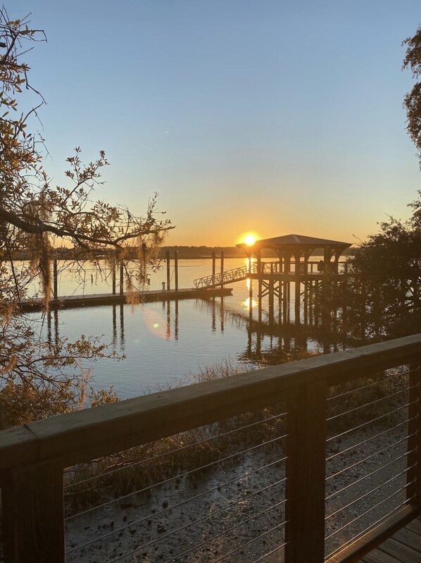 Property grounds - House with a view/sleep upto 6 Guest, pets welcome (Bluffton)