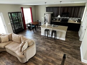 Smart TV - House with a view/sleep upto 6 Guest, pets welcome (Bluffton)