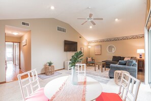 Smart-TV, Videospiele, Bücher, Computerbildschirme