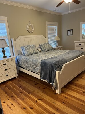 4 bedrooms, desk, iron/ironing board, travel cot