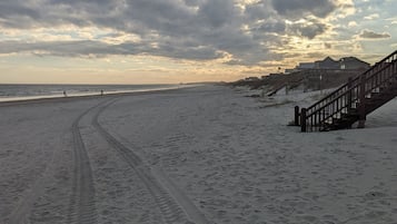 Beach nearby, sun-loungers, beach towels