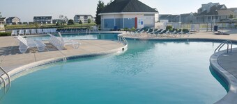 Private home in resort community 3 miles from Bethany. Golf cart included!