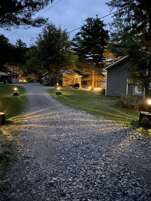 Property grounds - Sun on the Brow Cottages 🛶 Breezy Cottage  (Elgin)