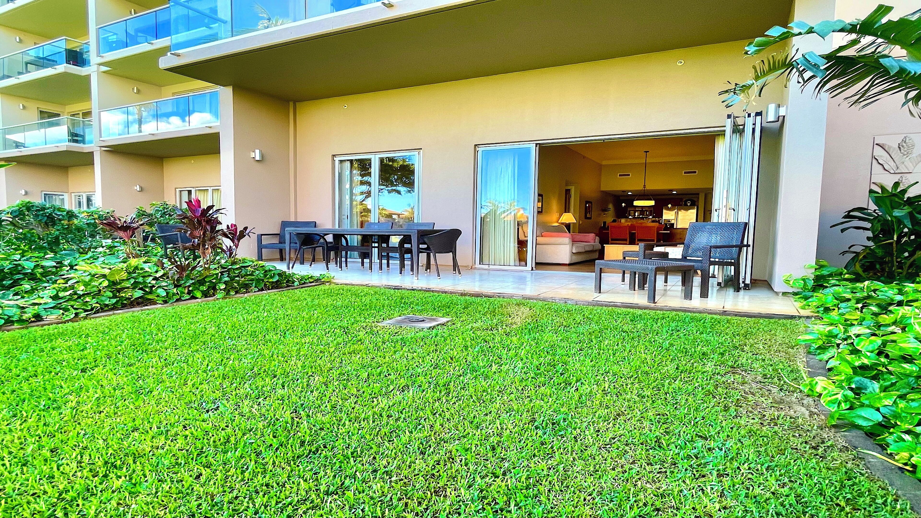 Luxurious Ground Floor, Perfect Family Spot, Private Lanai, 1 Min to Pool/Beach