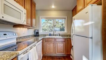 Townhouse, Beberapa Tempat Tidur, balkon, pemandangan gunung (Scenic Escape) | Dapur pribadi | Lemari es, microwave, oven, dan kompor