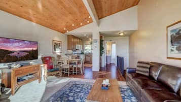 Maison mitoyenne, plusieurs lits, balcon, vue montagne (Scenic Escape) | Coin séjour