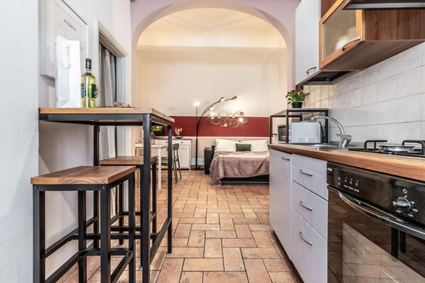 Fridge, microwave, oven, stovetop