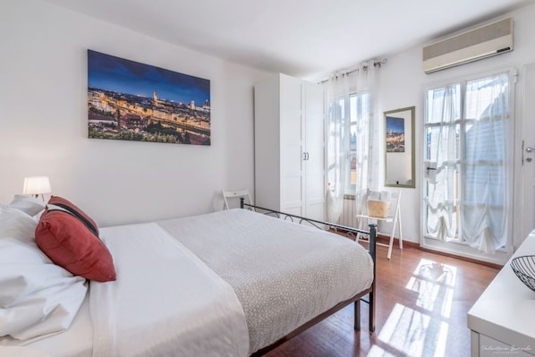 1 habitación, tabla de planchar con plancha, wifi y ropa de cama 