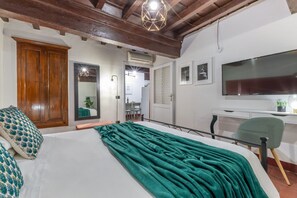 2 Schlafzimmer, Schreibtisch, Bügeleisen/Bügelbrett, WLAN