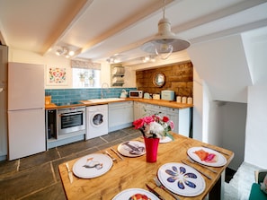 Cottage | Private kitchen | Cookware/dishes/utensils