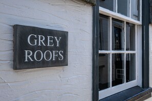 A sign on a building that reads "GREY ROOFS". - Grey Roofs (Port Isaac)