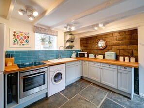 Cottage | Private kitchen | Cookware/dishes/utensils