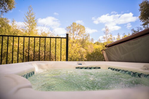 Yosemite Southgate Waterfront Cabin 3 Bdrm Bass Lake Oakhurst Spa pets Specials!