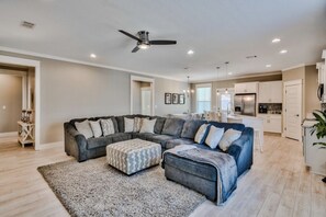 TV - Sweet Serenity Resort Pool and a mile from beach (Santa Rosa Beach)
