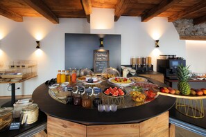 Breakfast buffet - Charme Hotel al Torchio  (Ascona)