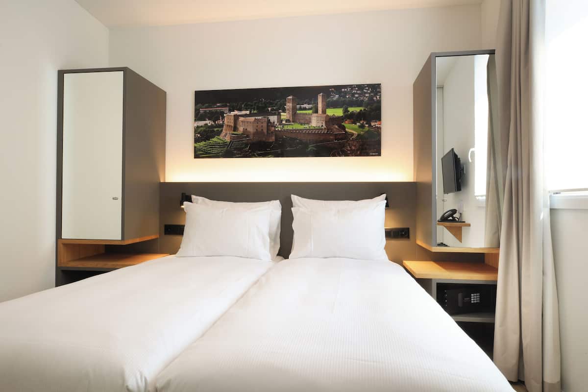 1 bedroom, premium bedding, pillow-top beds, in-room safe