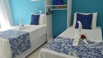 Quarto casal ou duplo básico | Escrivaninha, ferros/tábuas de passar roupa, Wi-Fi de cortesia