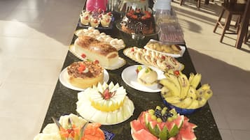 Free daily buffet breakfast