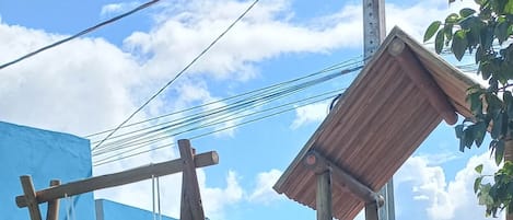 Vista frontal de la propiedad