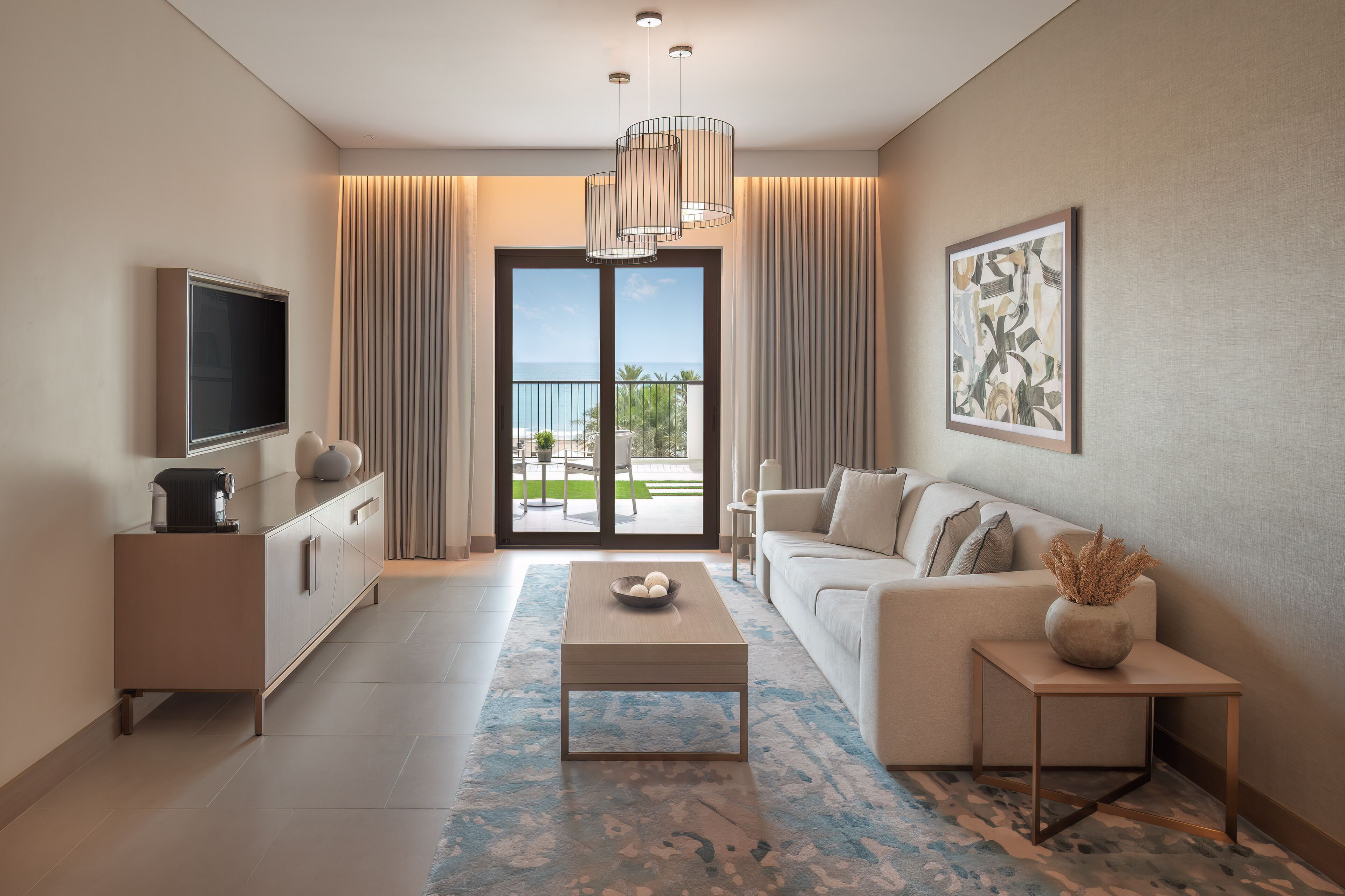 Executive-Suite, Meerblick | Minibar, Zimmersafe, Schreibtisch, Verdunkelungsvorhänge