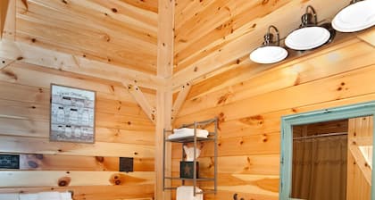 Double cabin with 2 queen beds, 1 king bed, common porch and each unit has a private entrance and bath.