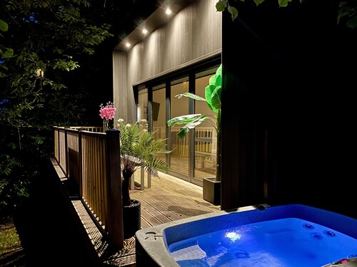 Sunridge Cube 2 with Hot Tub & Giant Home Cinema