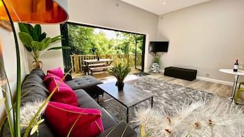 Smart TV, videojuegos, reproductor de DVD, videoteca