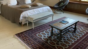 华丽客房 | 办公桌、隔音、免费 WiFi、床单