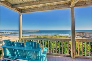 Property grounds - Remodeled Oceanfront w/ Hot Tub, 2 Decks, Walk to Surf City Pier, Pet-Friendly (Surf City)