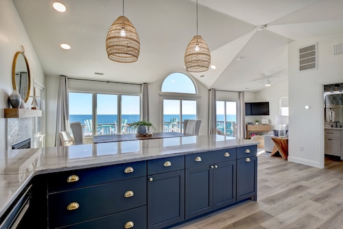 Remodeled Oceanfront w/ Hot Tub, 2 Decks, Walk to Surf City Pier, Pet-Friendly