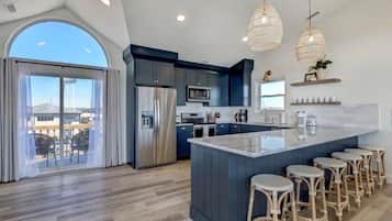 KĂŒhlschrank, Mikrowelle, Ofen, Herdplatte