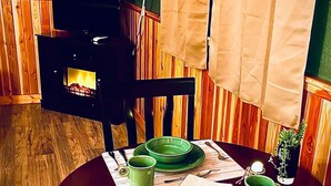 Dining - Bear Creek Resort, Lower Cabin Suite (1 King Bed), Lower Cabin Suite (1 King Bed) (Sanders County)