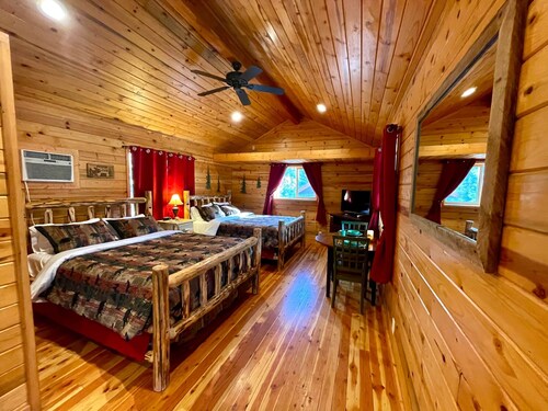 Bear Creek Resort, Upper Cabin Suite (double queen), Upper Cabin Suite (double queen)