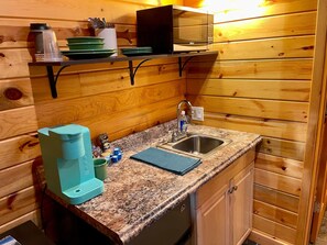 Refrigerador, microondas y cafetera y tetera 