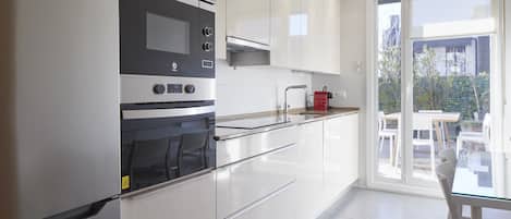Fridge, microwave, oven, dishwasher