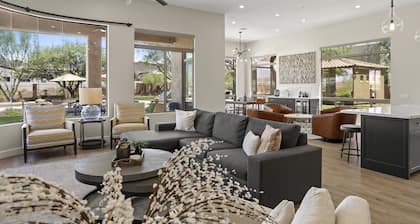 Luxury 5200sf/1 acre Desert Villa w pool/spa/mountain views