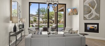 Luxury 5200sf/1 acre Desert Villa w pool/spa/mountain views