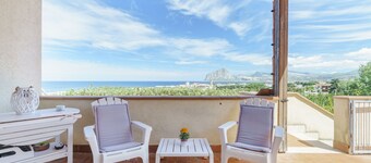 Erice : appartement vue mer avec terrasse et jardin privé