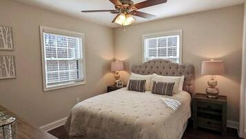 5 habitaciones, tabla de planchar con plancha, cuna de viaje y wifi