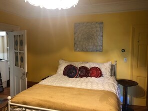 2 slaapkamers, een strijkplank/strijkijzer, gratis wifi, beddengoed