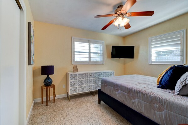 3 bedrooms, desk, iron/ironing board, free WiFi