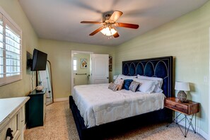 3 bedrooms, desk, iron/ironing board, free WiFi