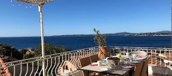 Magnificent sea view apartment LES ISSAMBRES