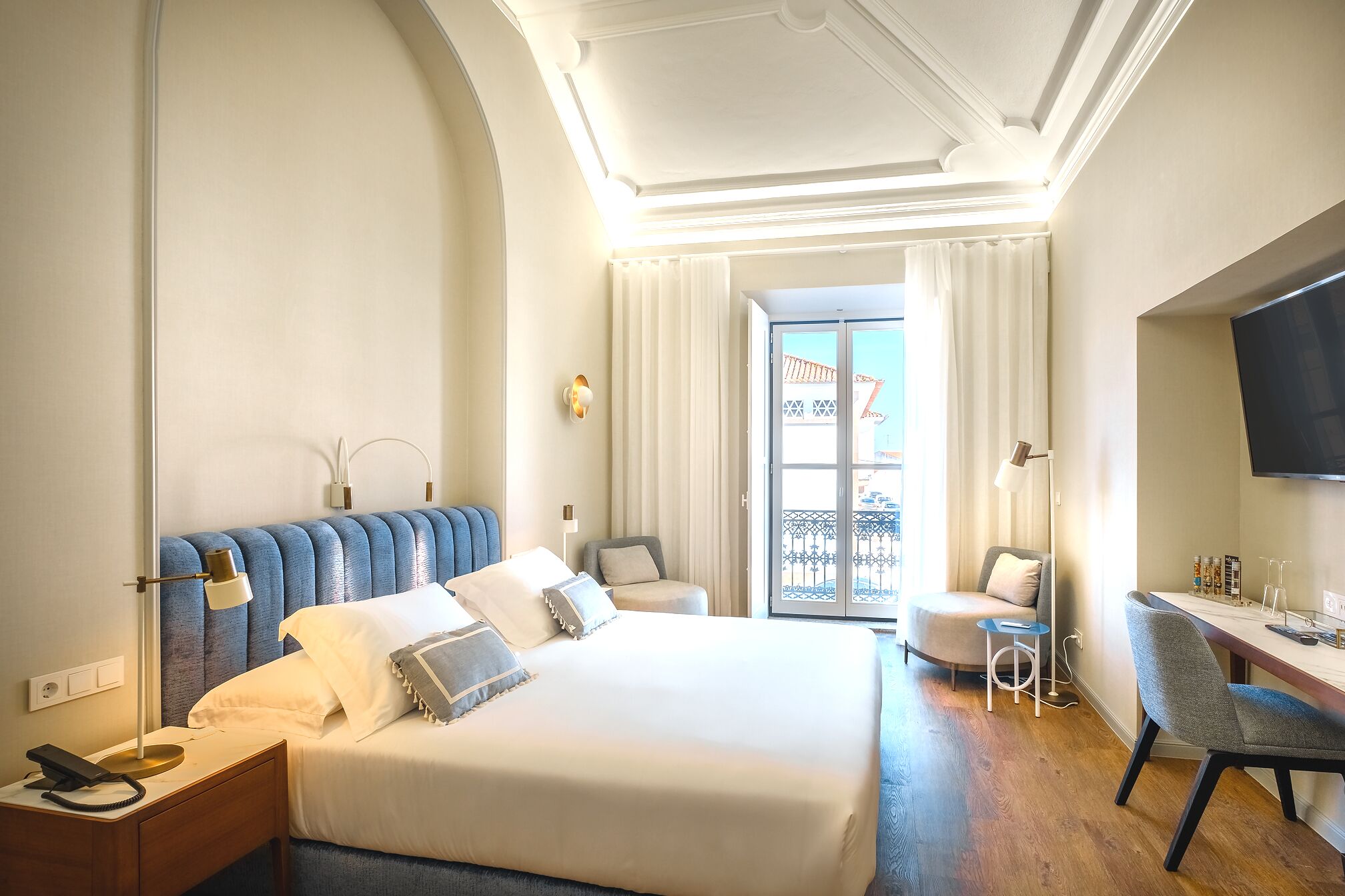 superior double room, non smoking | 1 bedroom, minibar, in-room safe, individually decorated