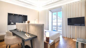 Minibar, in-room safe, individually decorated, individually furnished